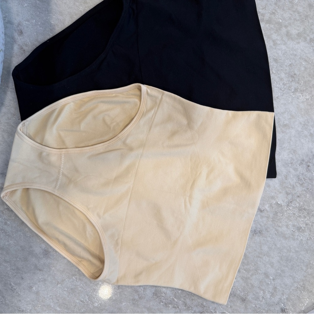 Seamless High-Waist Shaping Briefs — Black & Beige